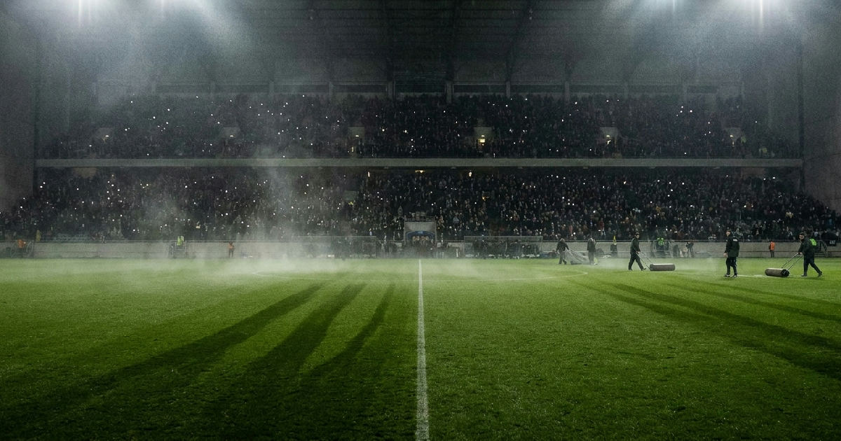 Viking 2-1 Sandefjord: A Penalty, A Substitute's Strike, and a Title Race Kept Alive